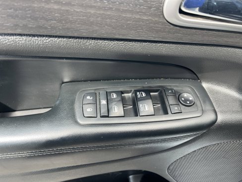 Used 2017 Jeep Grand Cherokee Altitude image 16