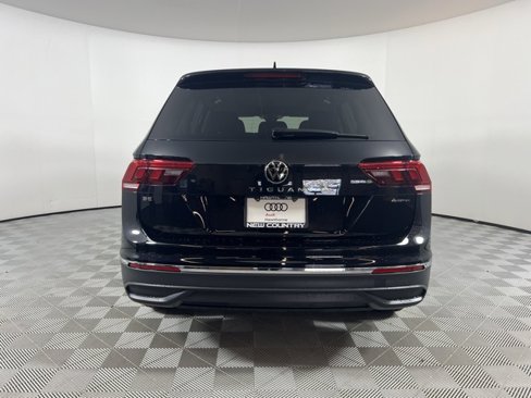Used 2024 Volkswagen Tiguan SE w/ Panoramic Sunroof Package image 6
