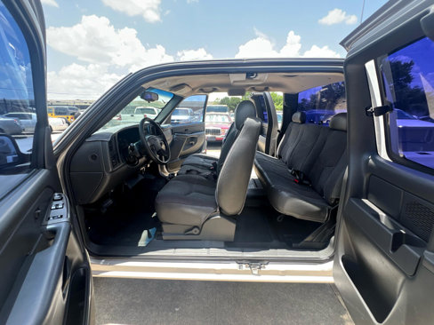 Used 2005 GMC Sierra 1500 W/T image 35