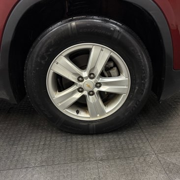 Used 2021 Chevrolet Trax LS w/ Tint and Cruise Package image 9