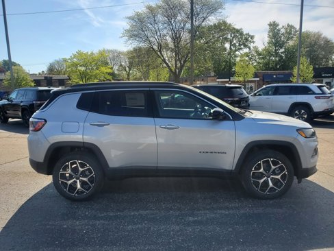 New 2025 Jeep Compass Limited image 8
