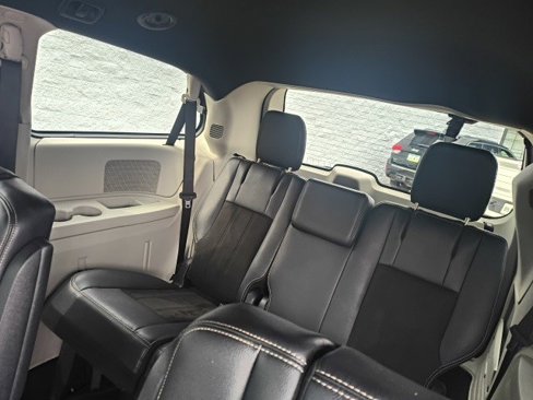 Used 2020 Dodge Grand Caravan SXT image 13
