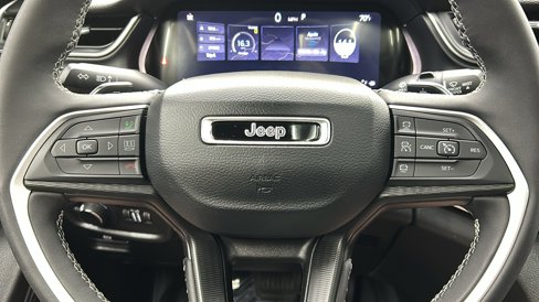 Used 2023 Jeep Grand Cherokee Altitude image 24