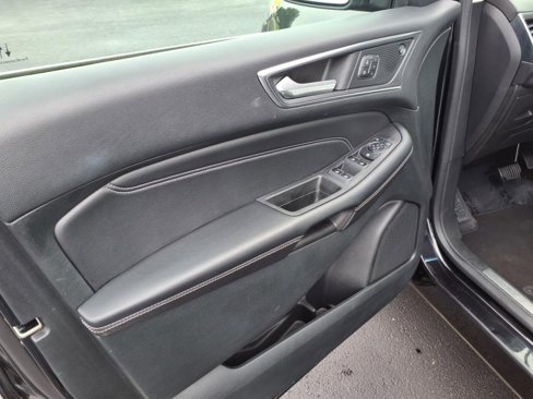 Used 2022 Ford Edge Titanium w/ Equipment Group 301A image 12