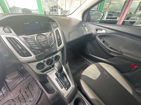 Used 2014 Ford Focus SE w/ SE Sport Package image 11