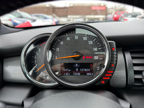 Used 2015 MINI Cooper 2-Door Hardtop w/ Premium Package image 25