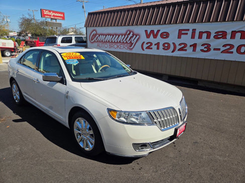 Used 2012 Lincoln MKZ image 1