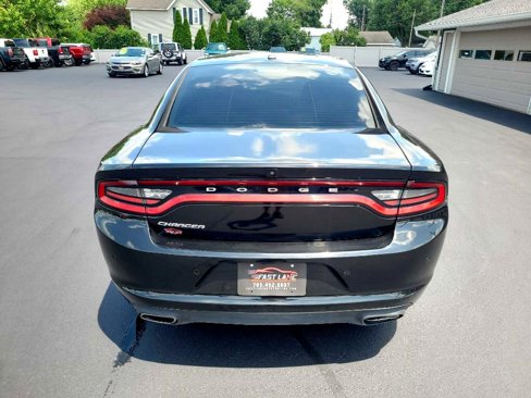 Used 2019 Dodge Charger SXT image 4