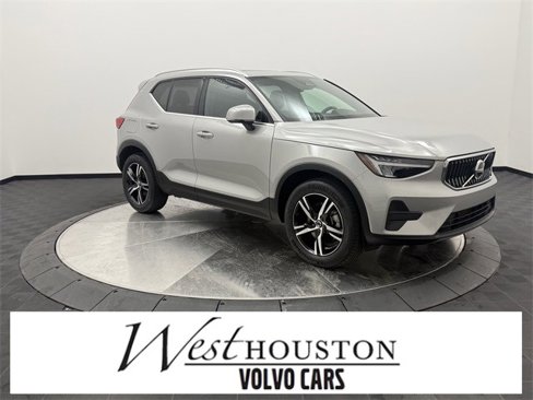 Certified 2025 Volvo XC40 B5 Core image 1