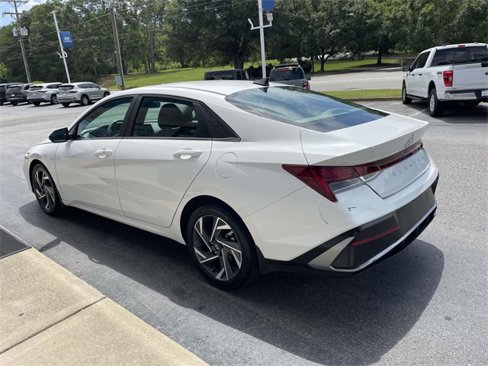 Certified 2024 Hyundai Elantra SEL w/ Convenience Package image 4