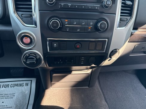 Used 2016 Nissan Titan SV image 22