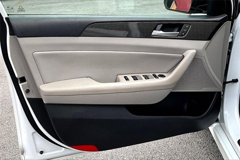 Used 2018 Hyundai Sonata Limited w/ Cargo Package image 18
