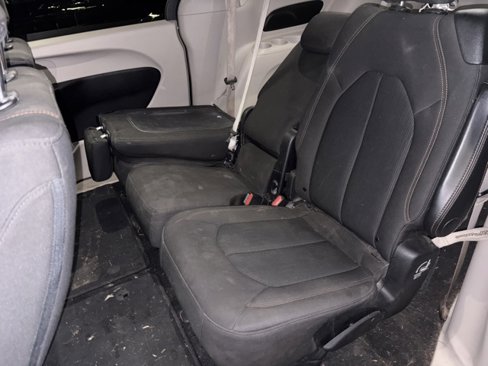 Used 2017 Chrysler Pacifica Touring w/ Tire & Wheel Group image 9