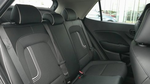 Certified 2022 Hyundai Venue Limited w/ Cargo Package image 7