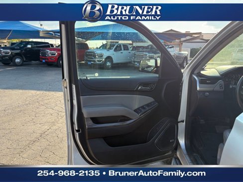 Used 2018 Chevrolet Suburban LT image 20