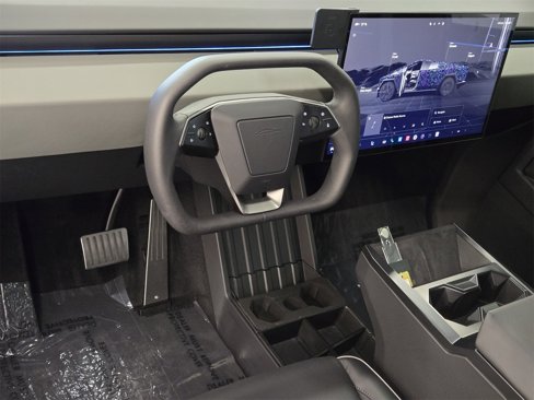 Used 2025 Tesla Cybertruck AWD Crew Cab image 4