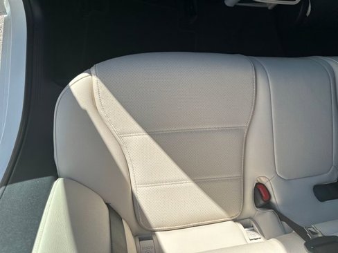 Used 2025 Mercedes-Benz C 300 Sedan image 24