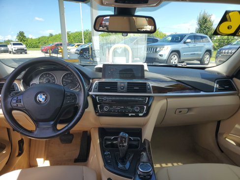 Used 2016 BMW 320i Sedan w/ Premium Package image 11