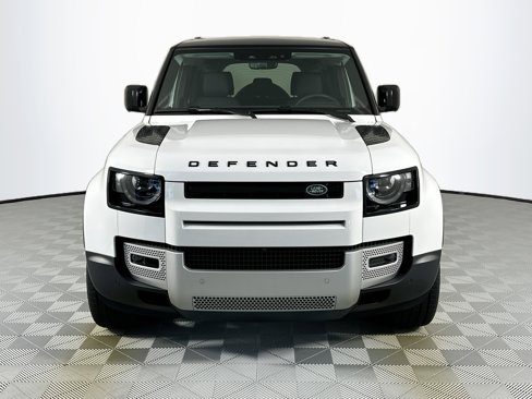 Used 2025 Land Rover Defender 110 S image 2