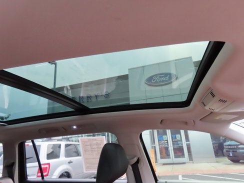 Used 2019 Volkswagen Tiguan SE image 34