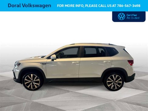 Certified 2022 Volkswagen Taos SE image 5