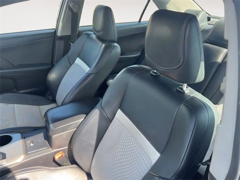 Used 2014 Toyota Camry L image 10