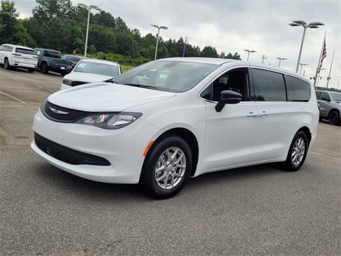 New 2025 Chrysler Voyager LX image 3
