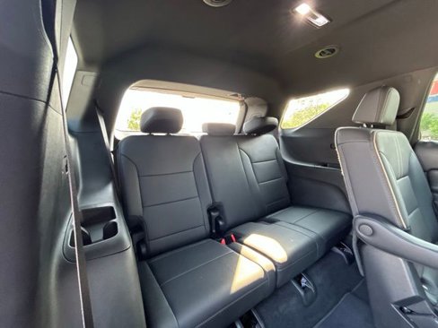 Used 2024 Chevrolet Traverse RS image 36