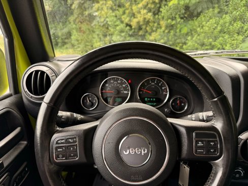 Used 2016 Jeep Wrangler Unlimited Sahara w/ Connectivity Group image 19