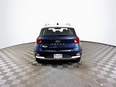 Used 2022 Hyundai Venue Limited image 18