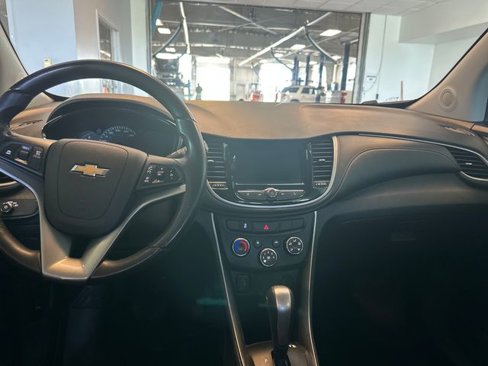 Used 2020 Chevrolet Trax LT w/ Driver Confidence Package image 17