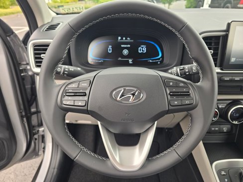 New 2025 Hyundai Venue SEL image 20