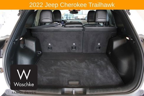 Used 2022 Jeep Cherokee Trailhawk w/ Trailer Tow Group image 17