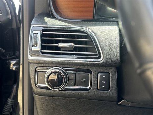 Used 2018 Lincoln Navigator Select image 15
