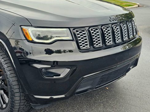 Used 2021 Jeep Grand Cherokee Laredo X image 3