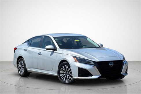Used 2023 Nissan Altima 2.5 SV image 2