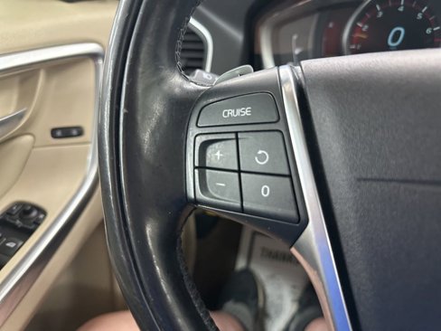 Used 2015 Volvo XC60 T6 Platinum image 34