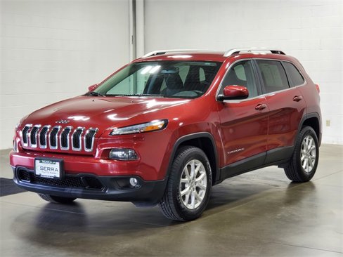 Used 2017 Jeep Cherokee Latitude w/ Cold Weather Group image 2