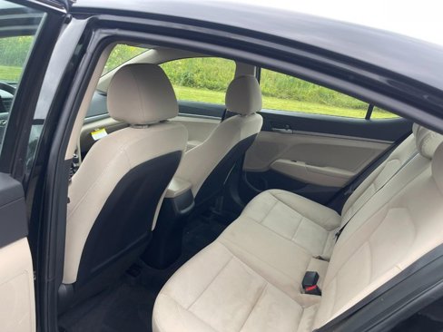 Used 2018 Hyundai Elantra SE image 11