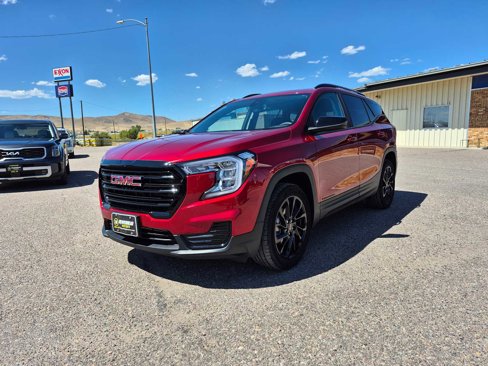 Used 2024 GMC Terrain SLE w/ Driver Convenience Package image 8