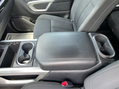 Used 2017 Nissan Titan SV image 16
