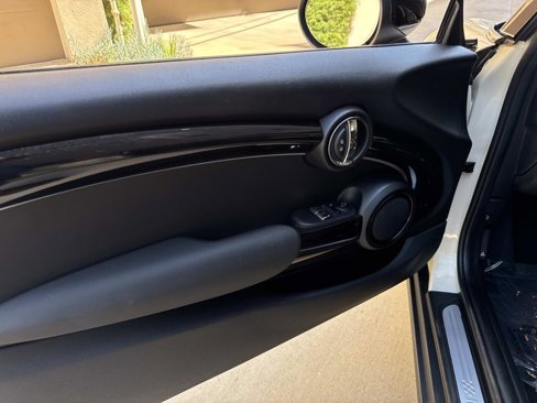 Used 2023 MINI Cooper S image 9