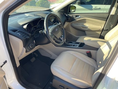 Used 2019 Ford Escape Titanium image 9