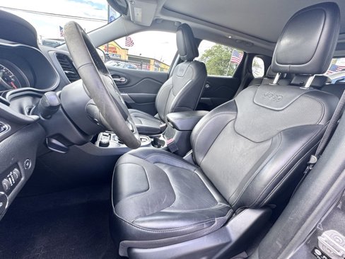 Certified 2022 Jeep Cherokee Limited w/ Mopar Interior Package image 13