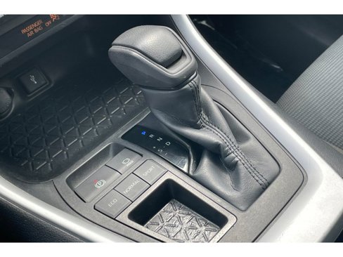 Used 2022 Toyota RAV4 LE image 32