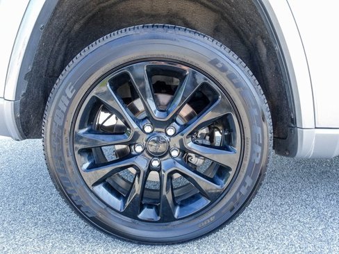 Used 2019 Jeep Grand Cherokee Altitude image 24