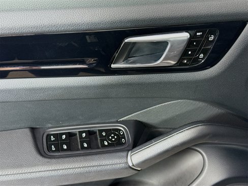 Certified 2019 Porsche Cayenne image 15
