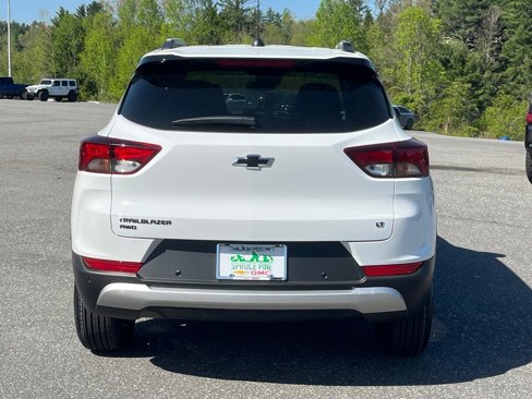 New 2025 Chevrolet TrailBlazer LT w/ LPO, Blackout Package image 17