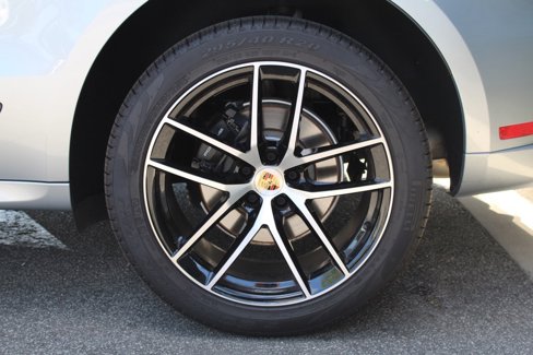 Certified 2024 Porsche Macan image 16