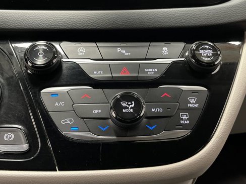 Certified 2019 Chrysler Pacifica Touring Plus w/ Cold Weather Group image 20